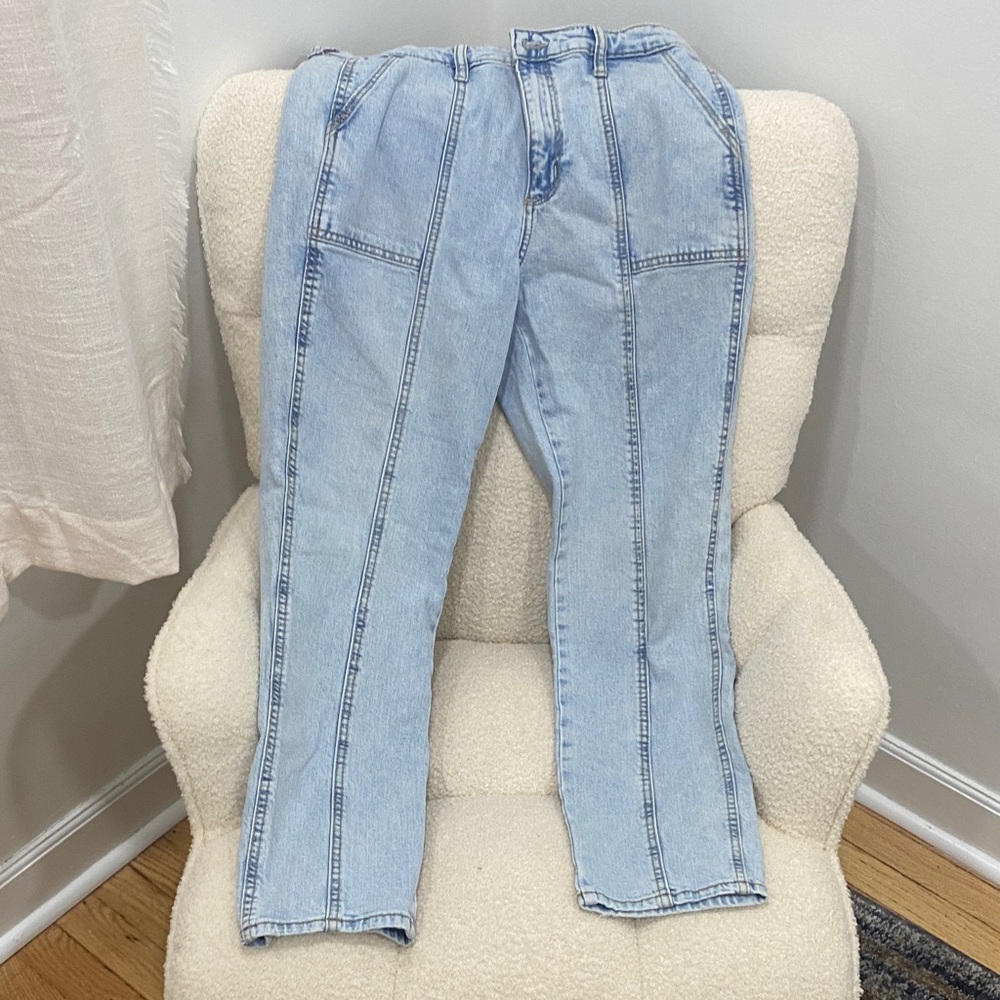 Universal Thread Light Blue Straight Leg Jeans